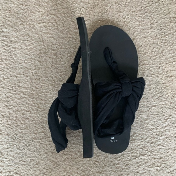 Shade and Shore sandals - Picture 2 of 2